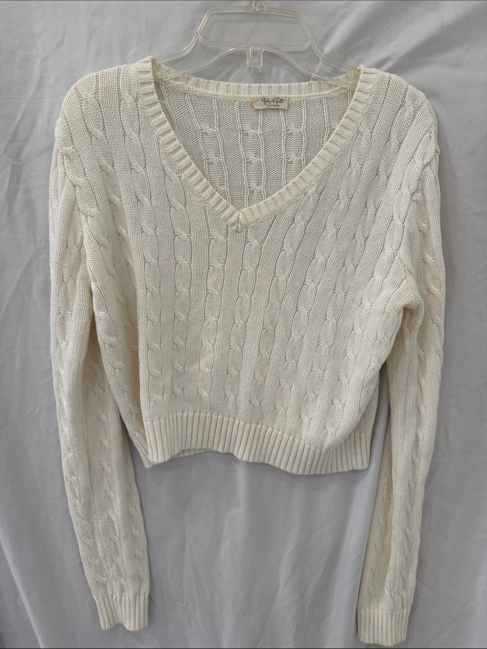 John Galt | Cropped Cable Knit V Neck Sweater